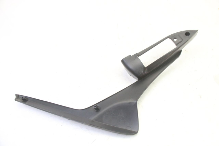 photo de rechter achterste dorpelplaat PIAGGIO MP3 HPE 310 (2024 - 2025) - Technische close-up