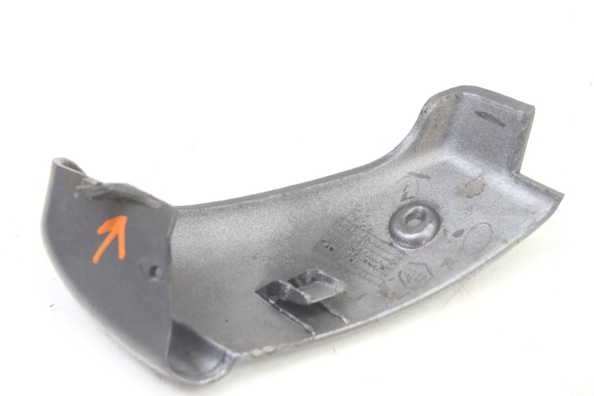 photo de rechter achterste dorpelplaat PIAGGIO VESPA GRANTURISMO 125 (2003 - 2007) - Technische close-up