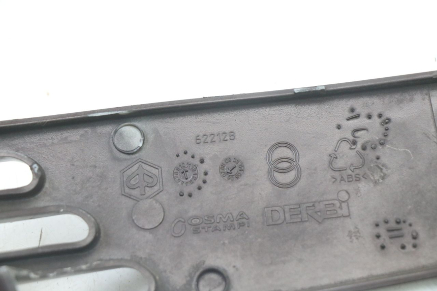 photo de rechter achterste dorpelplaat PIAGGIO VESPA LX IE 125 (2010 - 2012) - Staat van het oppervlak