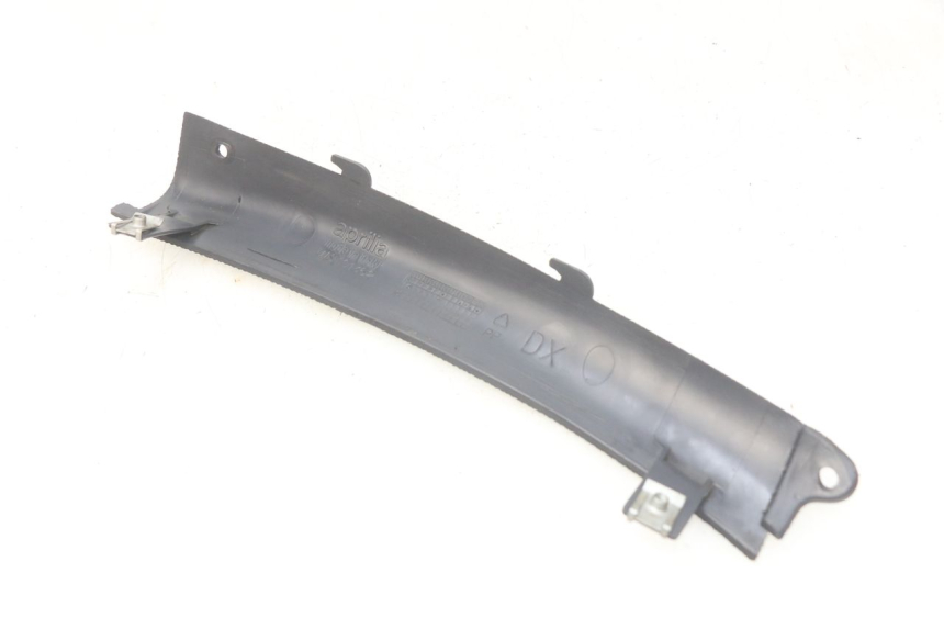 photo de rechter achterste dorpelplaat APRILIA SR LC 50 (1997 - 2004) - Detail van het onderdeel