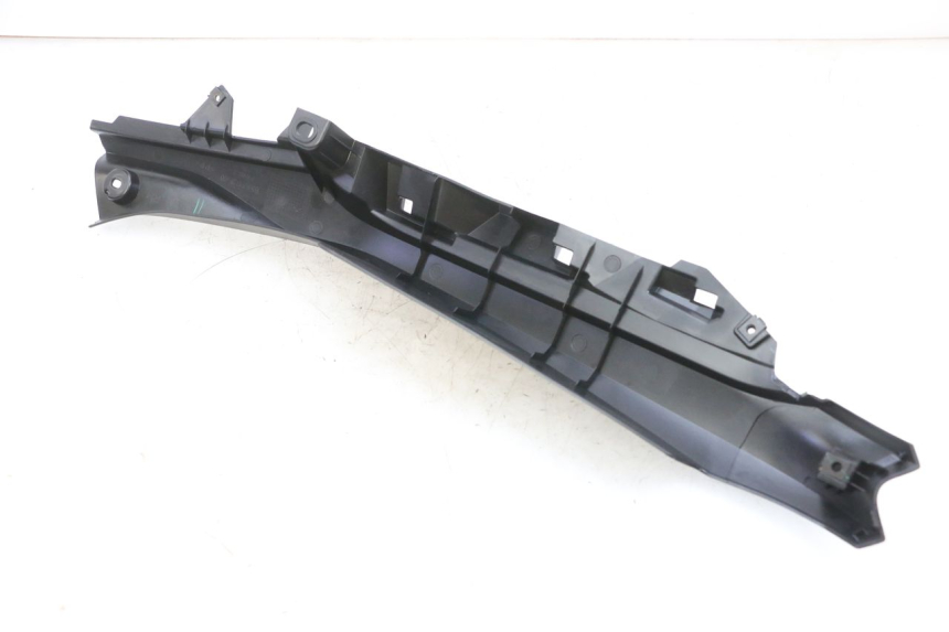 photo de rechter achterste dorpelplaat YAMAHA TRICITY 300 (2020 - 2024) - Detail van het onderdeel