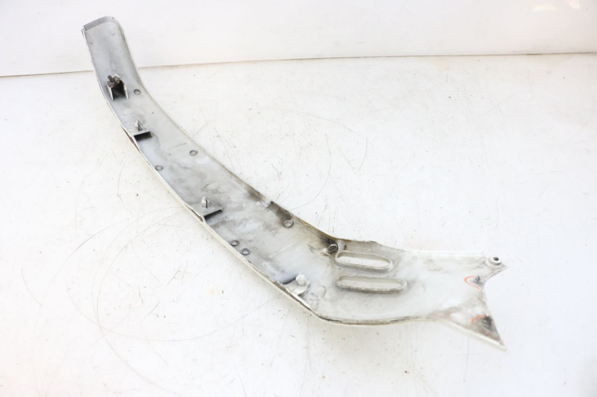 photo de rechter achterste dorpelplaat PIAGGIO VESPA GTS SUPER IE 125 (2009 - 2016) - Technische close-up