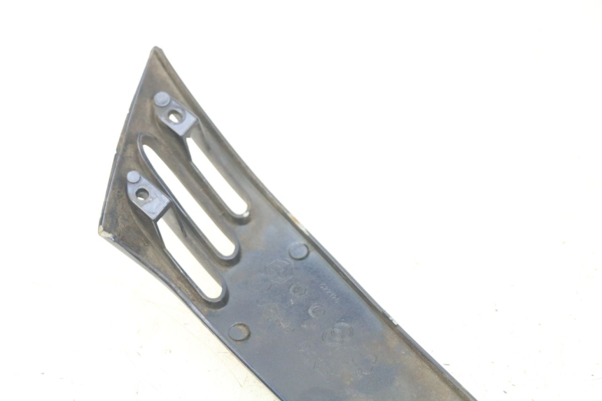 photo de rechter achterste dorpelplaat PIAGGIO VESPA LXV 125 (2006 - 2009) - Bevestigingspunten