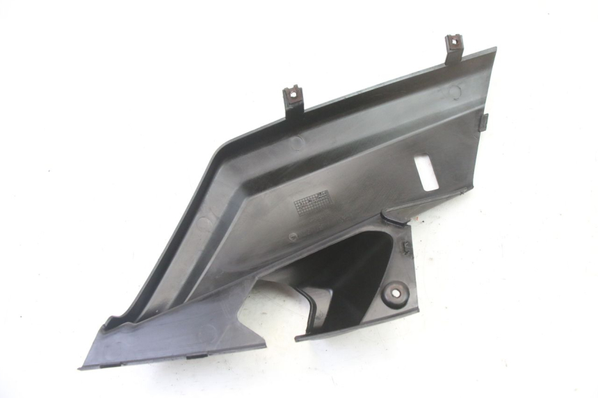 photo de rechter achterste dorpelplaat YAMAHA XMAX X-MAX 125 (2006 - 2009) - Technische close-up