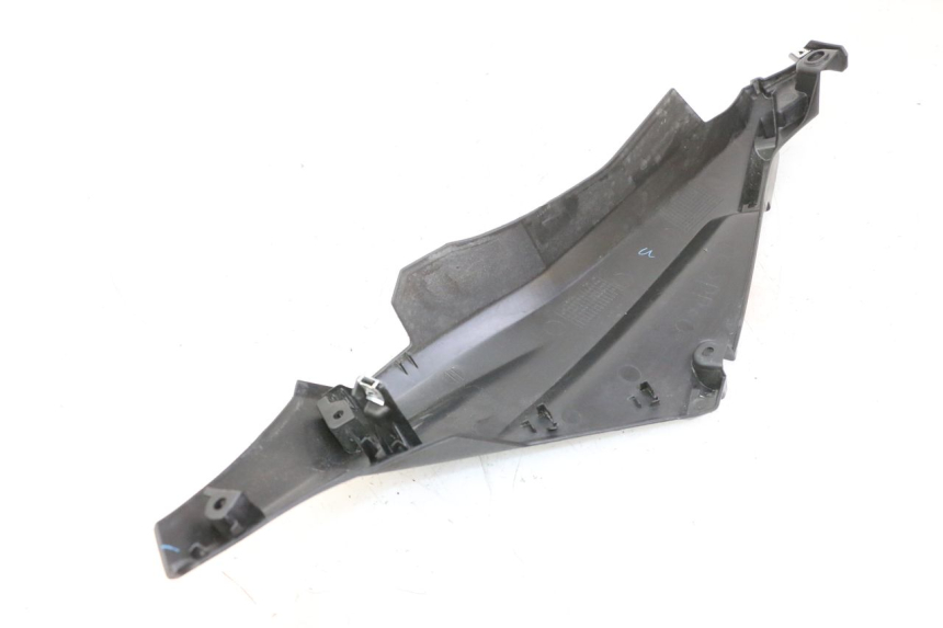 photo de rechter achterste dorpelplaat YAMAHA XMAX X-MAX 125 (2021 - 2025) - Zoom op gebruiksstaat