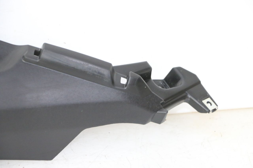 photo de rechter achterste dorpelplaat YAMAHA XMAX X-MAX 125 (2021 - 2025) - Markeringen en referenties