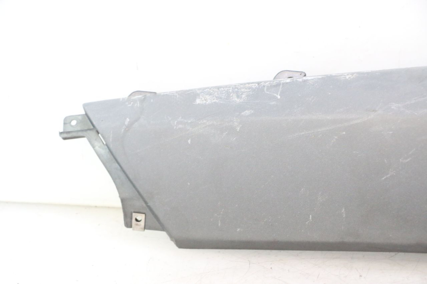 photo de RECHTER ACHTERZIJSKIRT PIAGGIO X9 AMALFI 180 (2000 - 2003) - Detail van het onderdeel