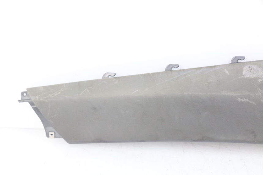 photo de rechter achterste dorpelplaat PIAGGIO X9 EVOLUTION 125 (2003 - 2007) - Bevestigingspunten