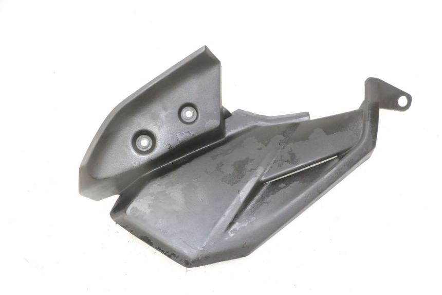 photo de rechter achterste dorpelplaat YAMAHA YP X-MAX XMAX 400 (2014 - 2017) - Technische close-up