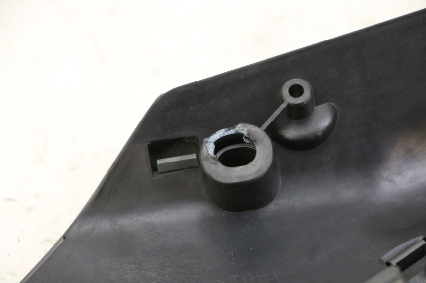 photo de rechter achterste dorpelplaat SEGWAY NINEBOT ZT3 PRO 1 - Detail van het onderdeel