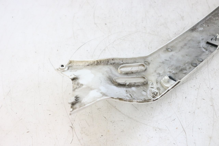 photo de Achterste linker dorpelplaat PIAGGIO VESPA GTS SUPER IE 125 (2009 - 2016) - Bevestigingspunten