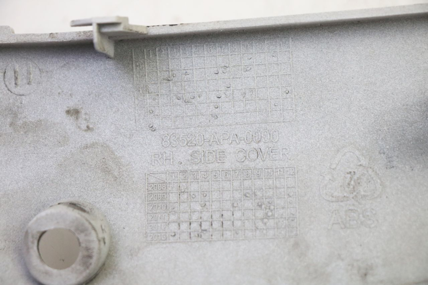 photo de rechter dorpel PEUGEOT TWEET PRO EFI 4T 50 (2021 - 2022) - Zoom op componenten