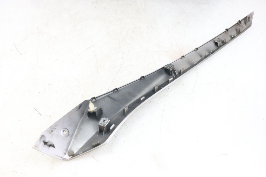 photo de rechter dorpel YAMAHA XMAX X-MAX ABS 125 (2017 - 2020) - Detail van het onderdeel