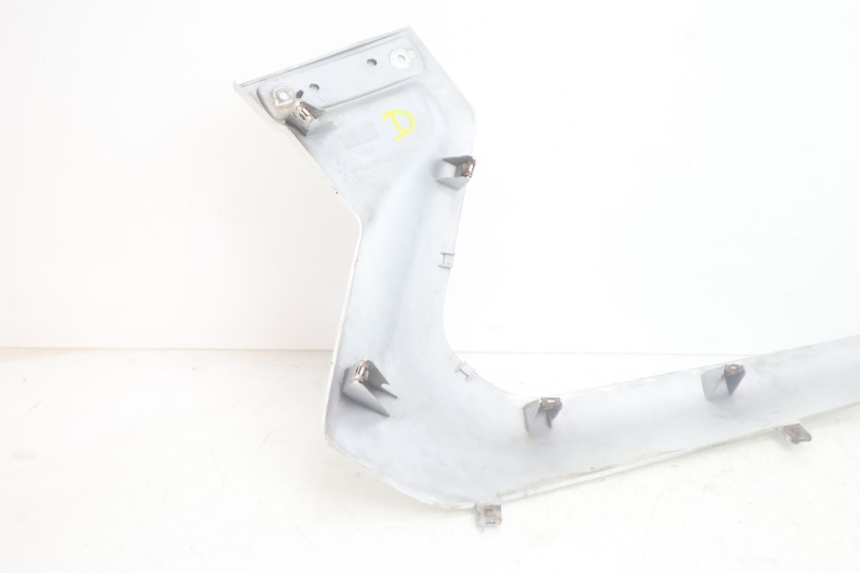 photo de RECHTER ZIJKANTSKIRT YAMAHA XMAX X-MAX 125 (2006 - 2009) - Staat van het oppervlak