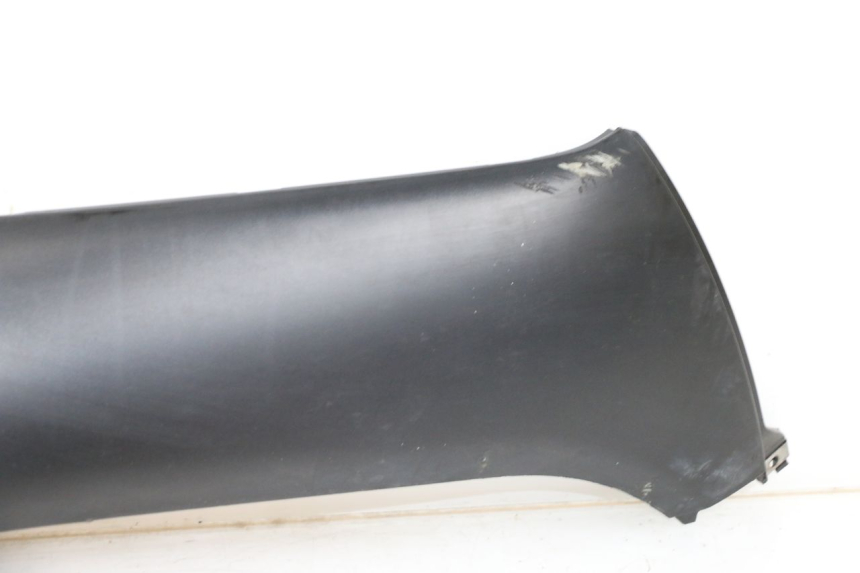 photo de RECHTER ZIJKANTSKIRT PIAGGIO XEVO - X EVO 125 (2007 - 2017) - Bevestigingspunten