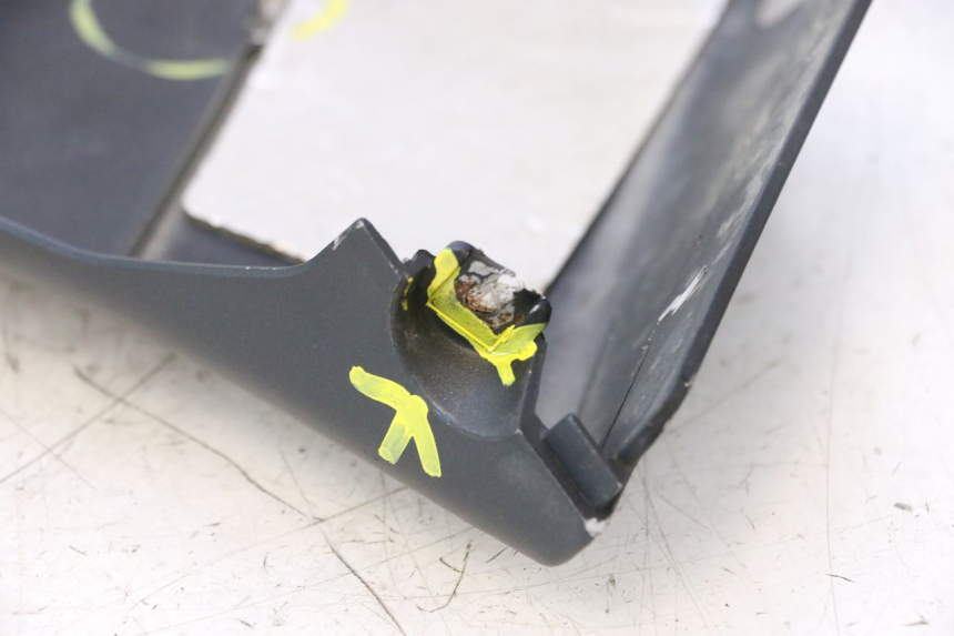 photo de RECHTE ZIJKANTSIJSTUK YAMAHA YZF R6 600 (2008 - 2009) - Focus op structuur