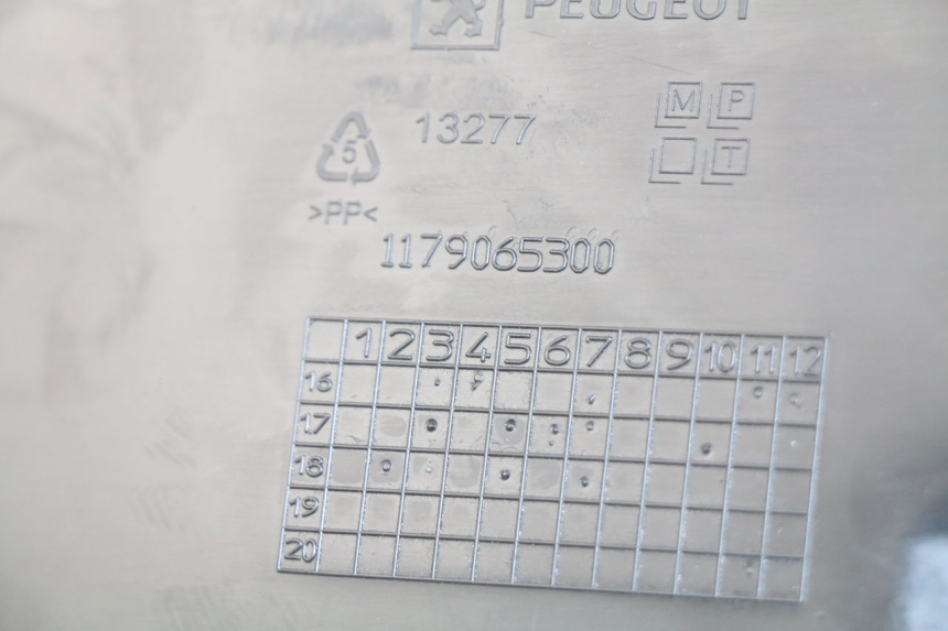 photo de LINKER DORSELPLAAT PEUGEOT METROPOLIS 400 (2017 - 2020) - Detail van het onderdeel