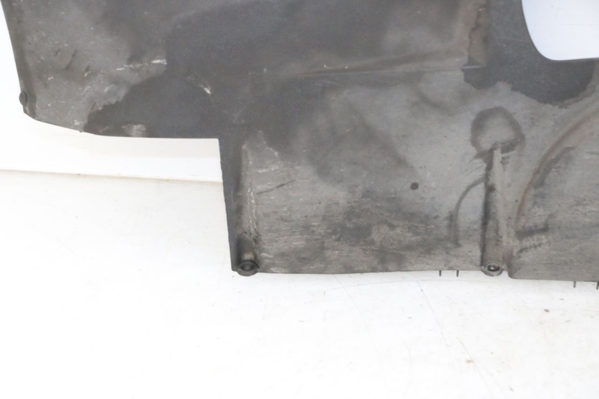 photo de LINKER DORSELPLAAT PEUGEOT SATELIS 125 (2013 - 2018) - Kenmerkende details