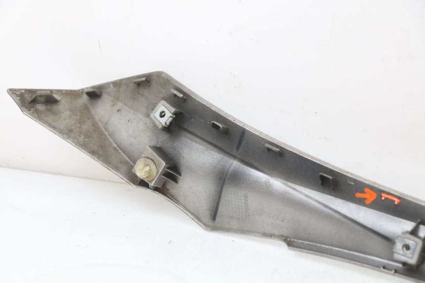 photo de LINKER DREMPELPLAAT YAMAHA XMAX X-MAX ABS 125 (2017 - 2020) - Bevestigingspunten