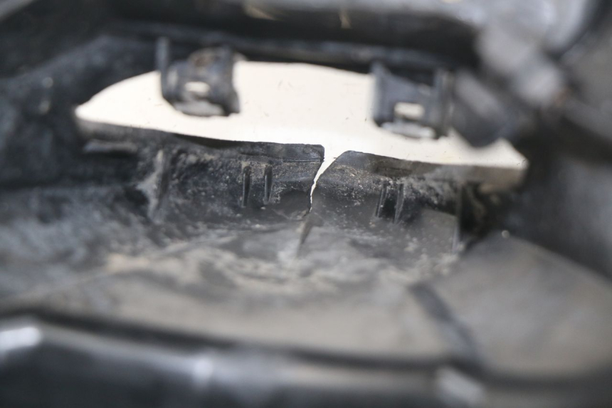 photo de ACHTERSPATBORD PIAGGIO FLY IE 125 (2012 - 2017) - Zoom op gebruiksstaat