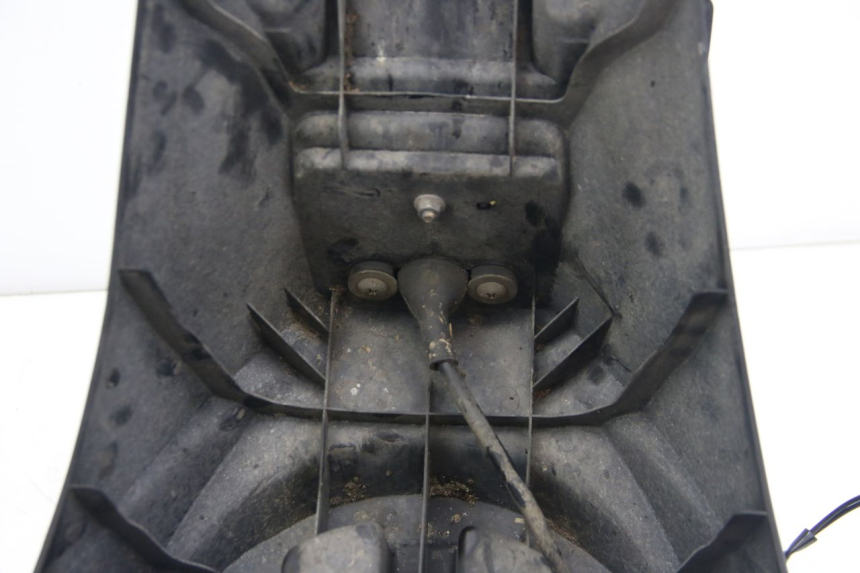 photo de ACHTERSPATBORD SUZUKI SIXTEEN 125 (2008 - 2010) - Hoofdaanzicht