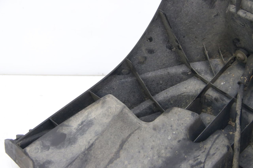 photo de ACHTERSPATBORD SUZUKI SIXTEEN 125 (2008 - 2010) - Detail van het onderdeel