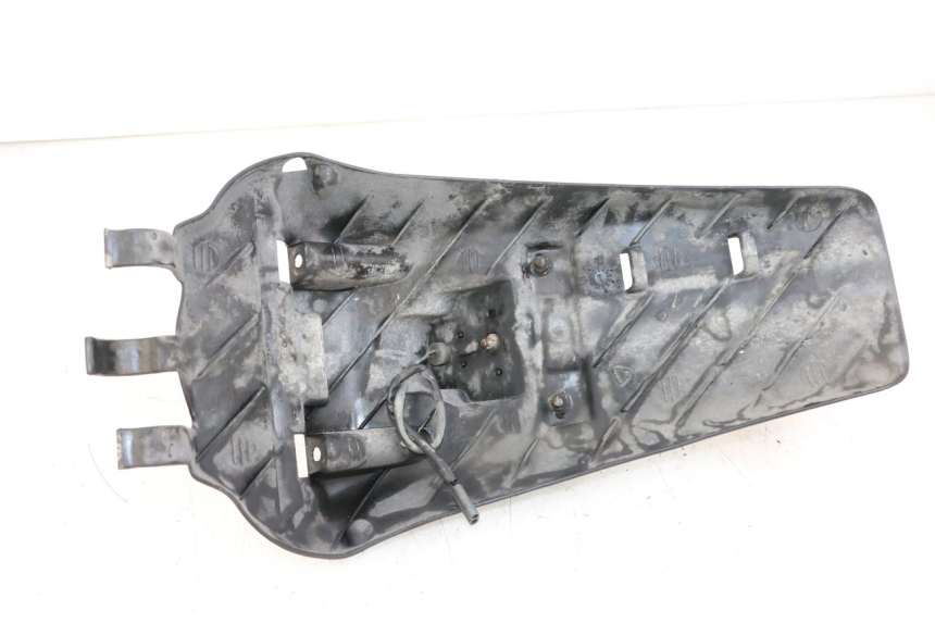 photo de ACHTERSPATBORD YAMAHA YP MAJESTY 125 (2002 - 2006) - Detail van het onderdeel