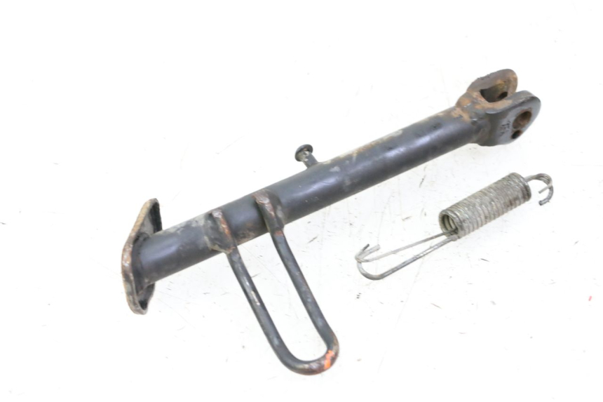 photo de ZIJSTANDAARD SYM FIDDLE 3 III 125 (2014 - 2020) - Detail van het onderdeel