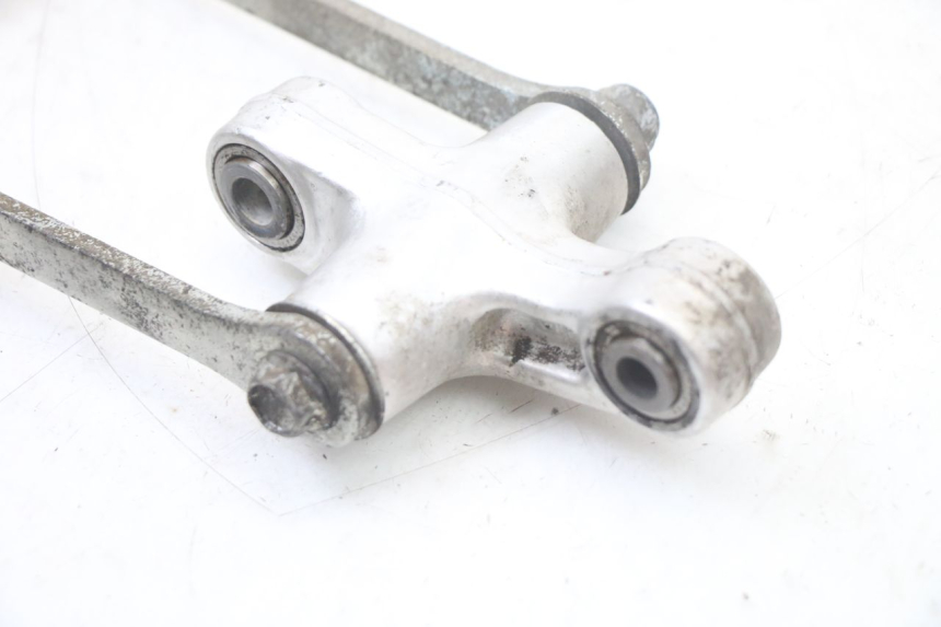 photo de SCHOKDEMPERSTANG SUZUKI GSF S BANDIT 600 (2000 - 2004) - Detail van het onderdeel