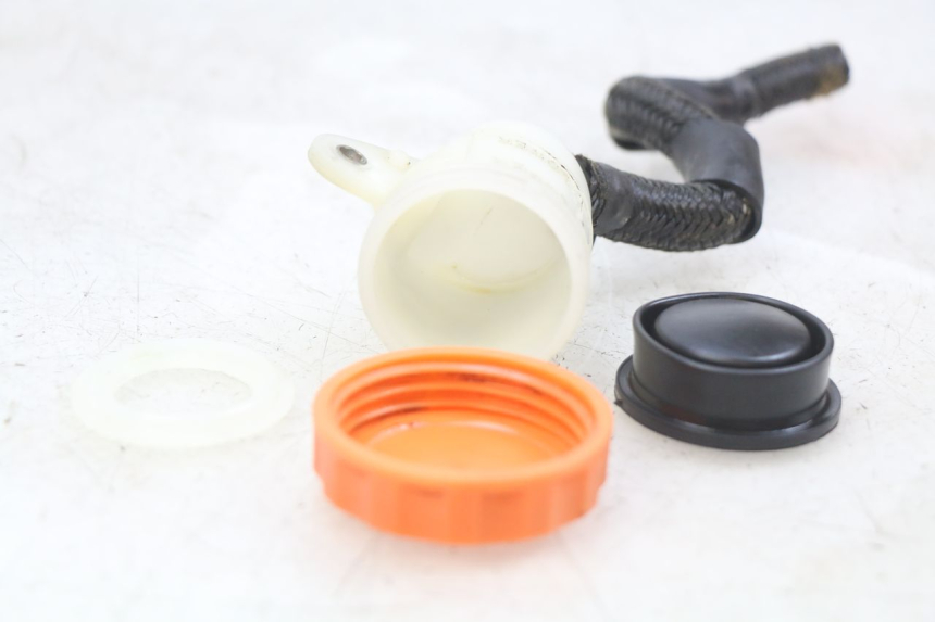 photo de REMMVLOEISTOFRESERVOIR HONDA CBR F SC21 1000 (1986 - 1992) - Andere kijkhoek