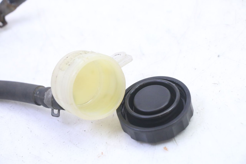 photo de REMMVLOEISTOFRESERVOIR TRIUMPH SPRINT 900 (1995 - 1998) - Technische close-up