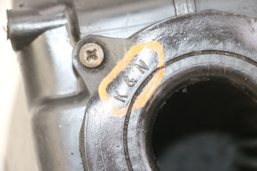 photo de LUCHTFILTERDOOS SUZUKI GS GSE 500 (2001 - 2003) - Bevestigingspunten