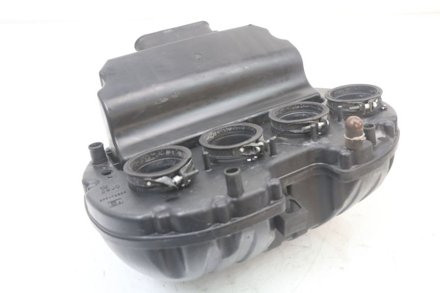 photo de LUCHTFILTERDOOS SUZUKI GSR 750 (2011 - 2017) - Andere kijkhoek