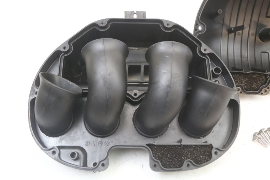 photo de LUCHTFILTERDOOS SUZUKI GSR 750 (2011 - 2017) - Bevestigingspunten