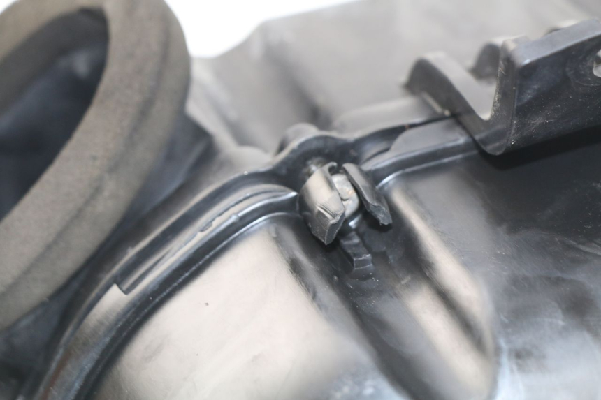 photo de LUCHTFILTERDOOS SUZUKI GSX-R GSXR 600 (2001 - 2003) - Detail van het onderdeel