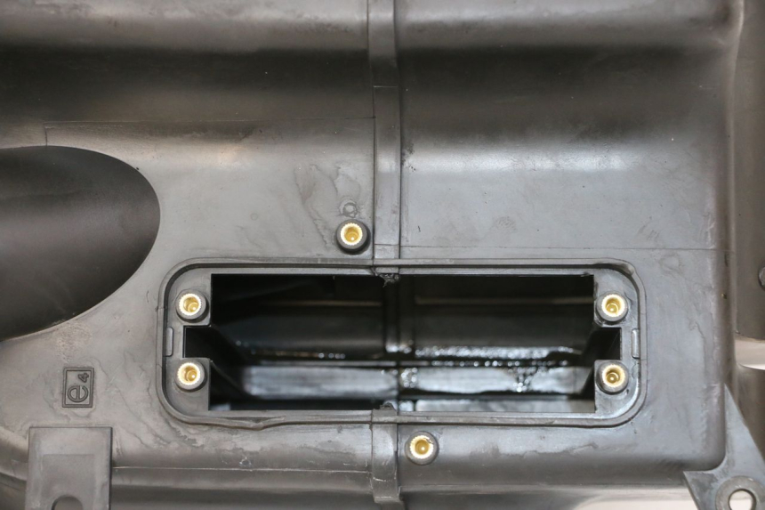 photo de LUCHTFILTERDOOS KYMCO XCITING 500 (2007 - 2010) - Staat van het oppervlak