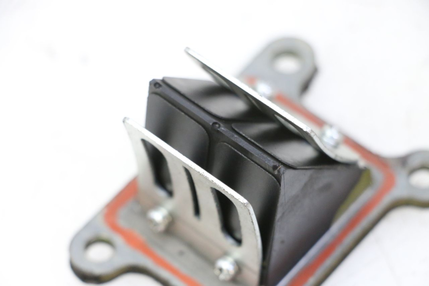 photo de KLEPPENHUIS KYMCO AGILITY NAKED RENOUVO 2T 50 (2011 - 2018) - Zoom op gebruiksstaat