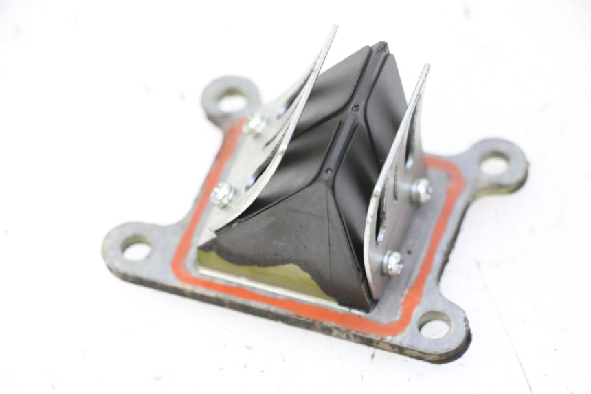 photo de KLEPPENHUIS KYMCO AGILITY NAKED RENOUVO 2T 50 (2011 - 2018) - Andere kijkhoek