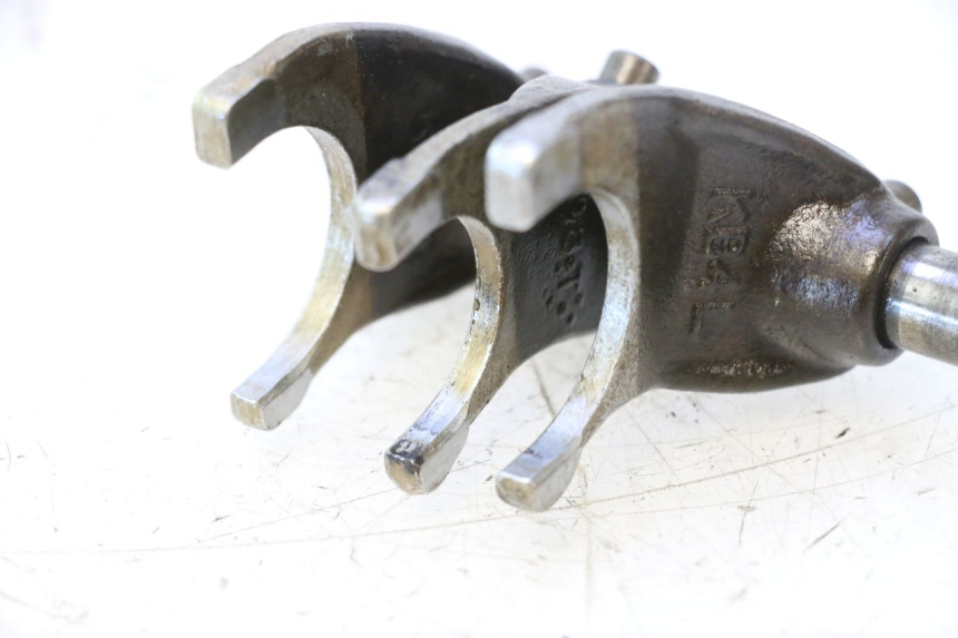 photo de VERSNELLINGSBAK HONDA CB TWO FIFTY 250 (1991 - 2002) - Bevestigingspunten