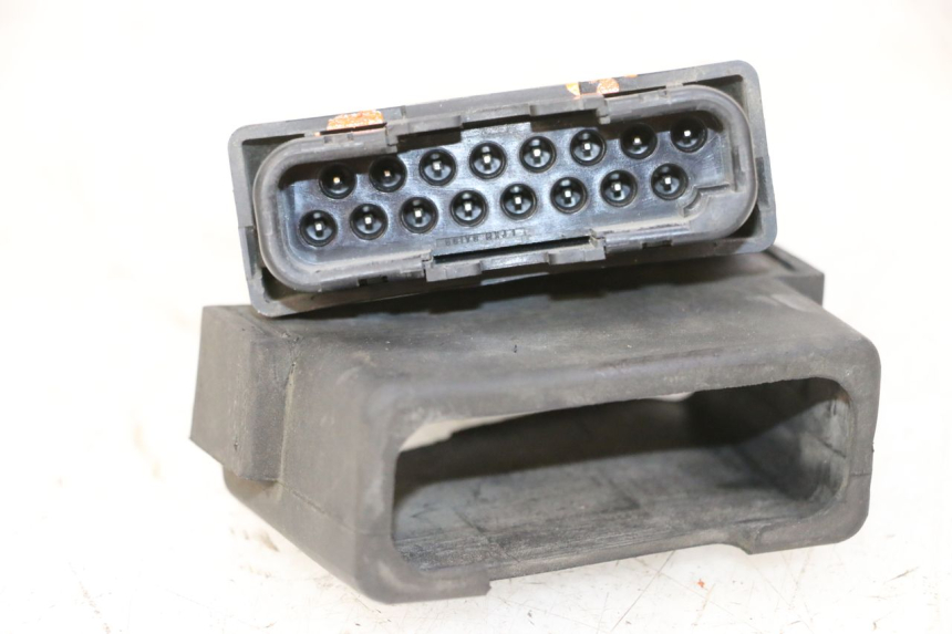 photo de CDI-unit HONDA CBR RR FIREBLADE 900 (1992 - 1994) - Bevestigingspunten