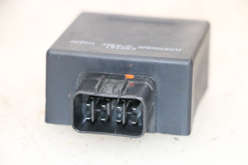 photo de CDI-unit PEUGEOT KISBEE 2T 50 (2010 - 2017) - Detail van het onderdeel