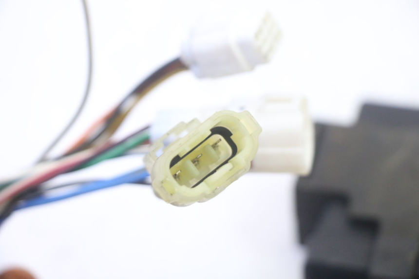 photo de CDI-unit YAMAHA YP MAJESTY 125 (2007 - 2010) - Bevestigingspunten