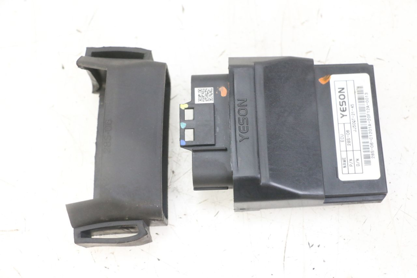 photo de INJECTIEBOX VENESI FLY RETRO 4T 50 (2020 - 2025) - Hoofdaanzicht