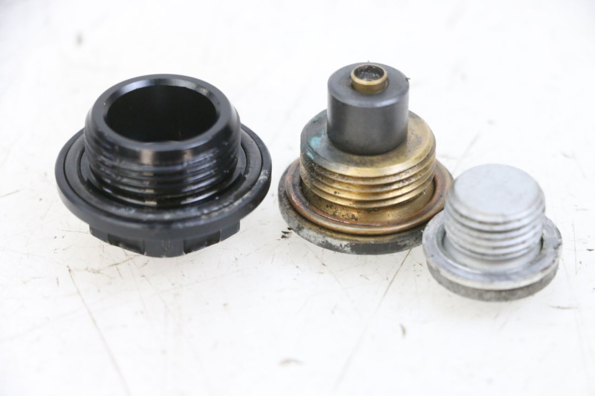 photo de OLIEKARTERDOP MV AGUSTA BRUTALE R WALLY 910 (2008 - 2008) - Detail van het onderdeel