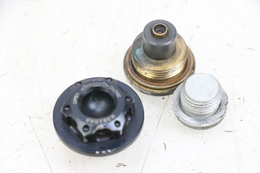 photo de OLIEKARTERDOP MV AGUSTA BRUTALE R WALLY 910 (2008 - 2008) - Zoom op gebruiksstaat