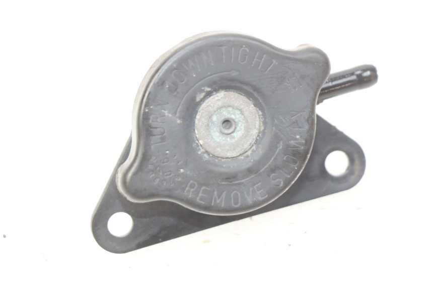 photo de RADIATEURDOP SUZUKI BURGMAN 125 (2007 - 2014) - Detail van het onderdeel