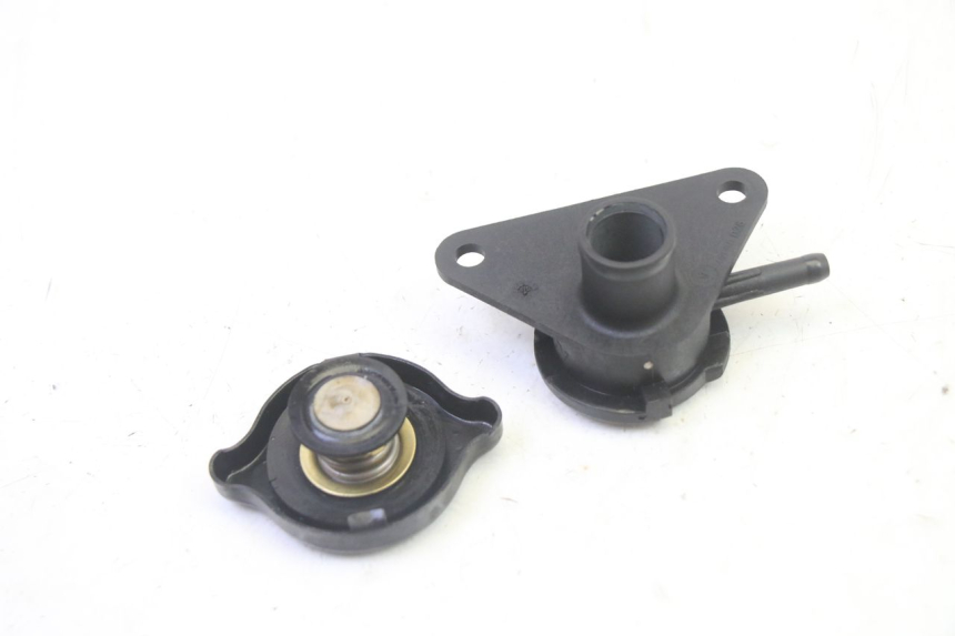 photo de RADIATEURDOP SUZUKI BURGMAN 125 (2007 - 2014) - Detail van het onderdeel