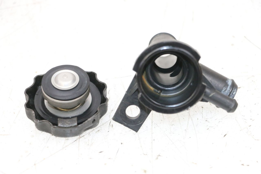 photo de RADIATEURDOP HONDA NSR R 125 (1994 - 2003) - Detail van het onderdeel