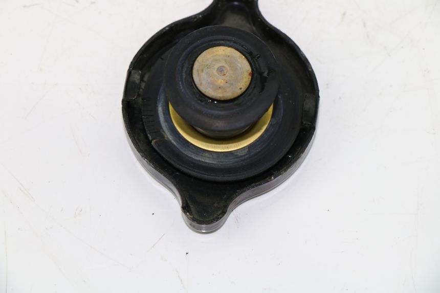 photo de RADIATEURDOP SUZUKI UH BURGMAN 125 (2002 - 2006) - Zoom op gebruiksstaat