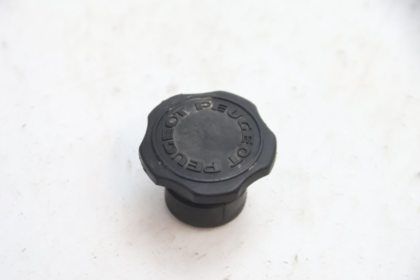 photo de BRANDSTOFTANKDOP PEUGEOT 103 SPX CLIP 50 (1989 - 1992) - Detail van het onderdeel